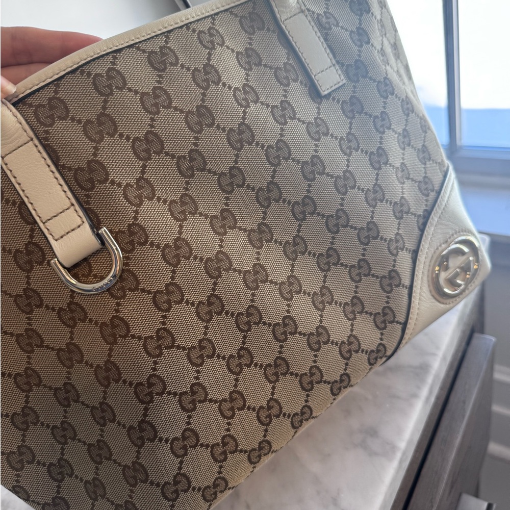 Authentic Gucci Brown and Cream Signature Tote (Mint Condition) - Picture 11 of 13